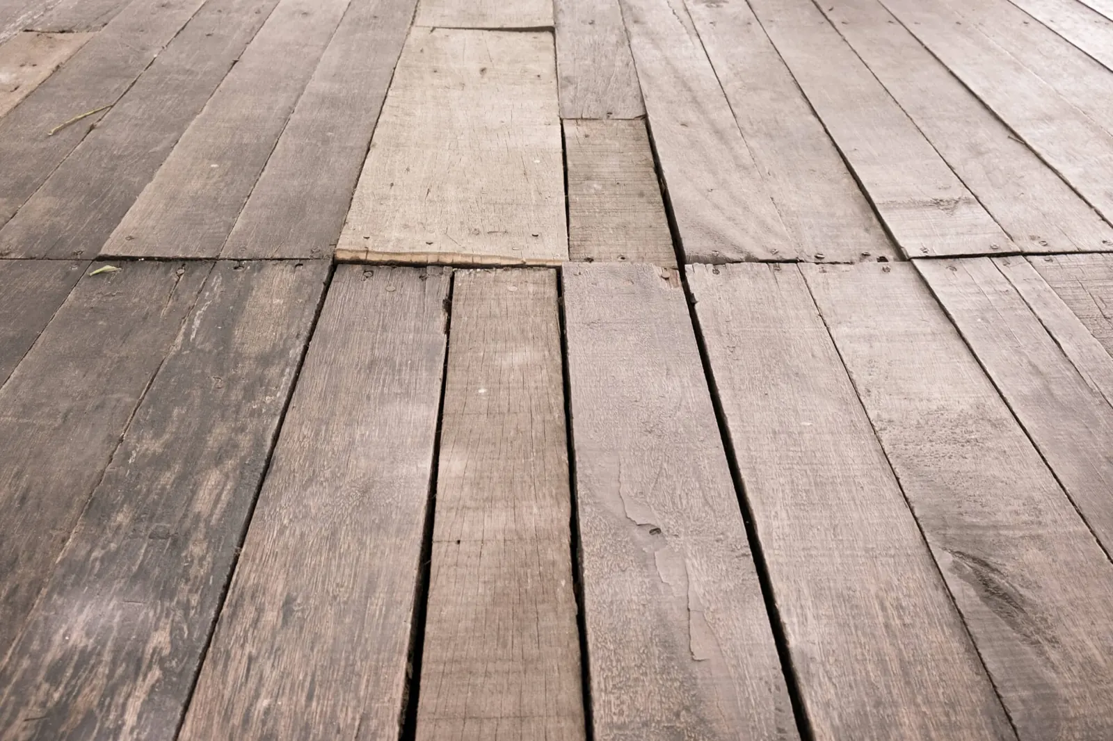 Summer Humidity and Your Hardwood Floors: Maryland Homeowner's Guide