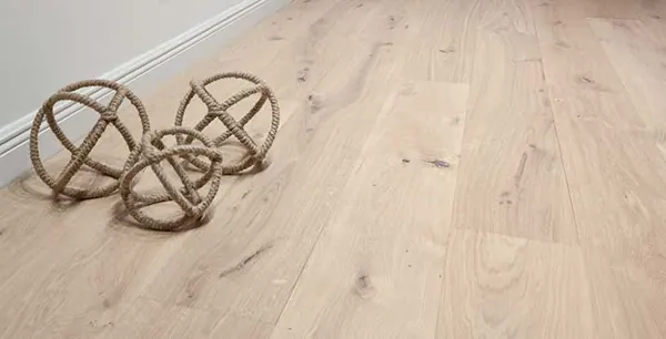 Mykonos hardwood board